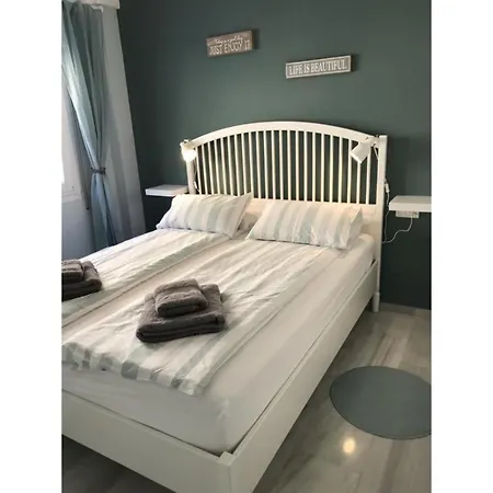 Sunny On Burriana Apartment